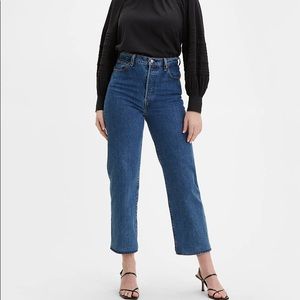 Levi's Ribcage Straight Ankle Jeans in Georgie Wash
